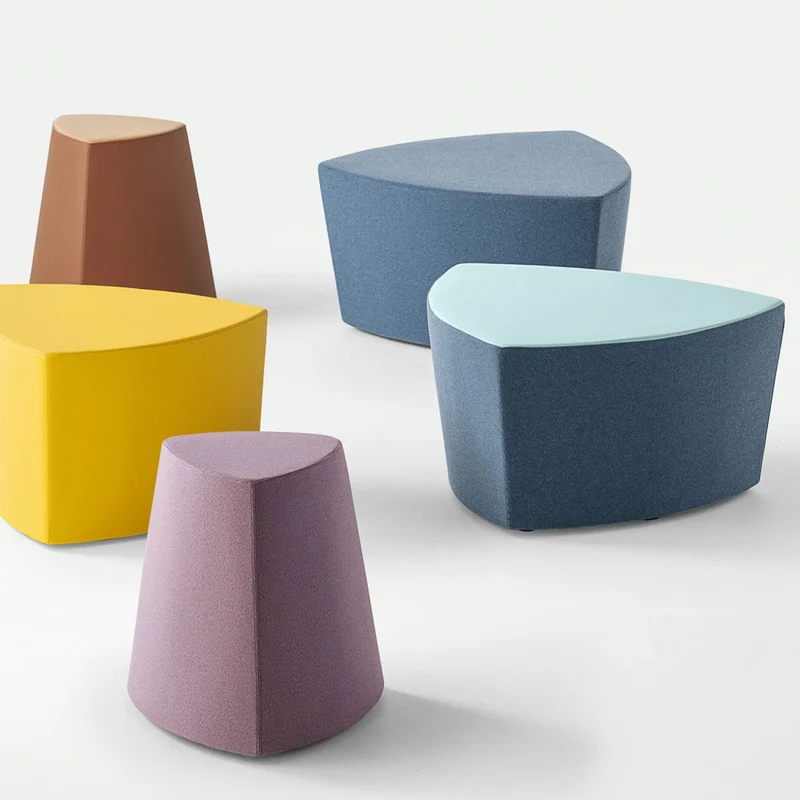 Kensho Stool von Kastel – Design-Polsterhocker & Pouf mobil für moderne Kommunikationszonen