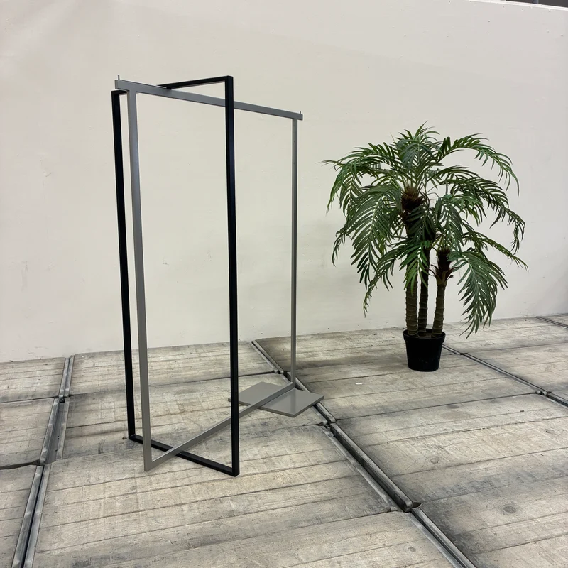 Kleiderständer Design-Ständer Metall Schwarz Silber modern Gebraucht