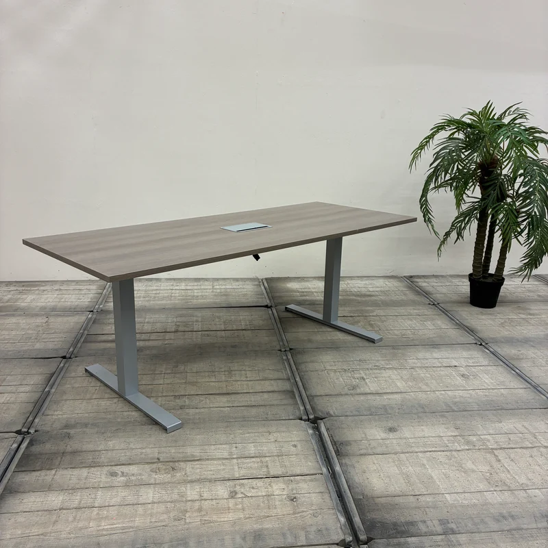 Reiss Konferenztisch Besprechungstisch Holz Braun Kabeldurchlass Büro Tisch Gebraucht