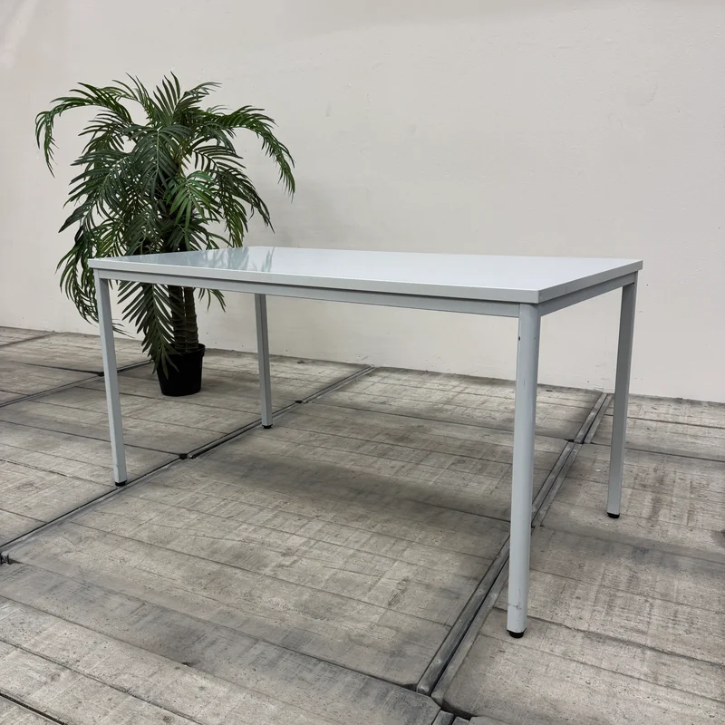 Schreibtisch Lichtgrau 140x70 Rundes Tischbein Büro Tisch Gebraucht