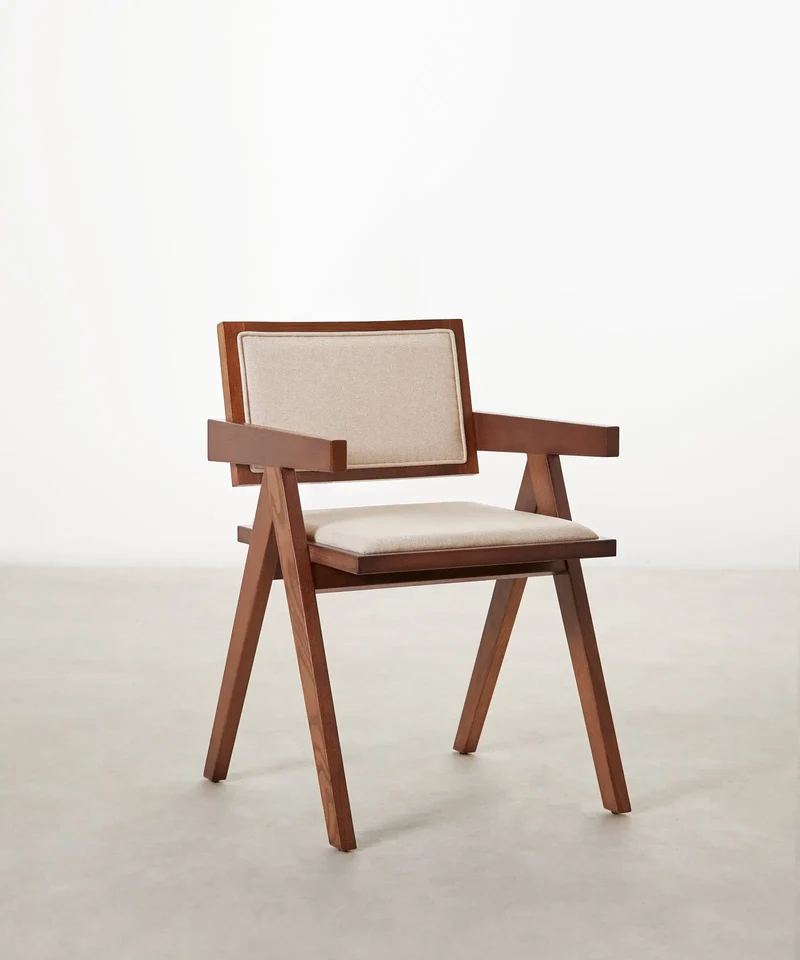 Silla de Comedor en Madera y Tapizada con Reposabrazos Matilde