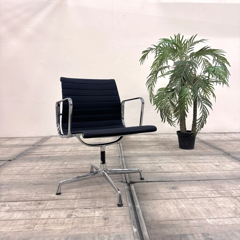 Vitra Original Eames Alu Chair EA 107 Schwarz Hopsack Armlehnen Design Stuhl Gebraucht