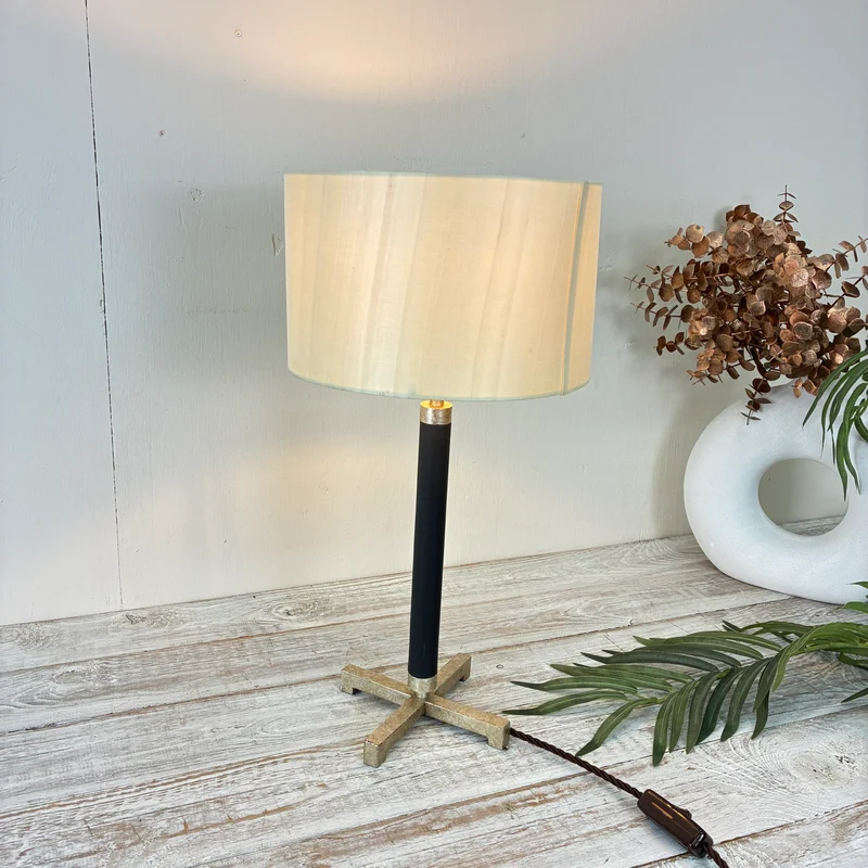Porta Romana Tischlampe Schwarz Beige Metall Vintage Kreuzfuß Lampe Gebraucht
