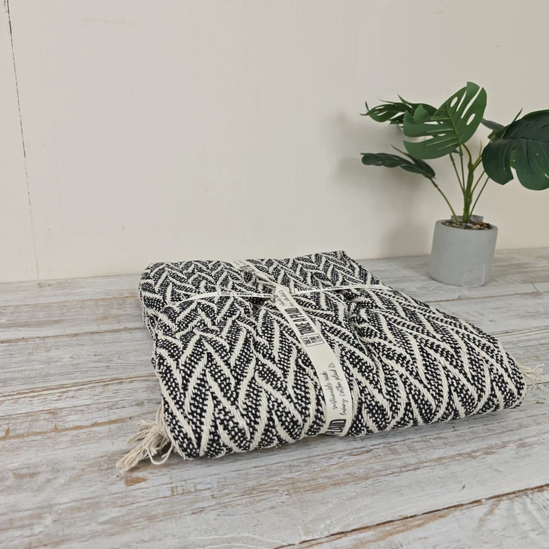 Take a Plaid 22 Wohndecke 125x150cm Schwarz Weiß Baumwolle Muster Fransen Decke