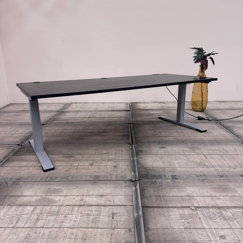 Elektrisch höhenverstellbarer OKA Schreibtisch 200x90 Anthrazit Arbeitsplatz Büro Tisch gebraucht
