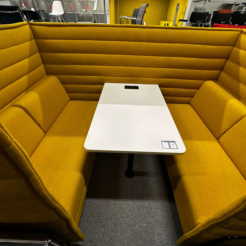 Vitra Alcove Cabin Highback mit Arbeitsplatte