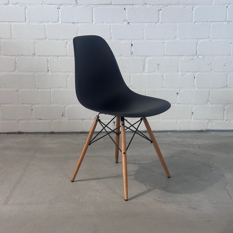 Vitra Eames Plastic Side Chair DSW schwarz