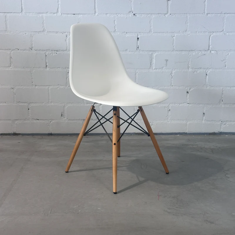 Vitra Eames Plastic Side Chair DSW weiß