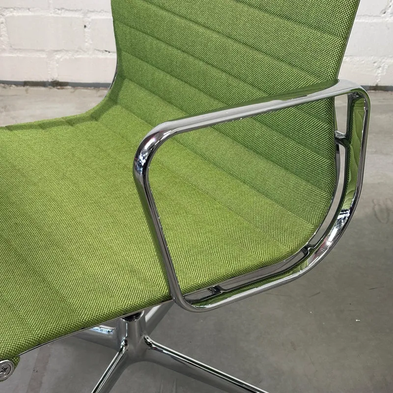 Vitra EA 108 Hopsak wiesengrün/wald