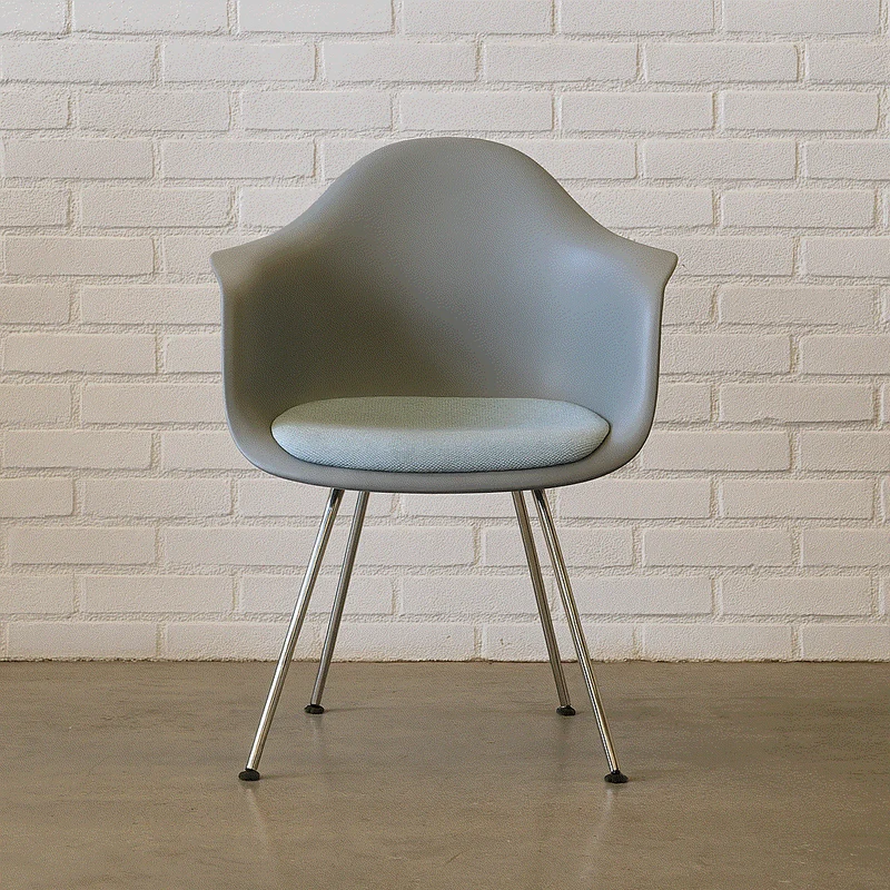 Vitra Eames Plastic Armchair DAX