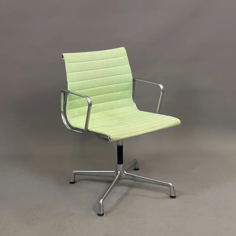 Vitra EA 108 Hopsak wiesengrün/elfenbein