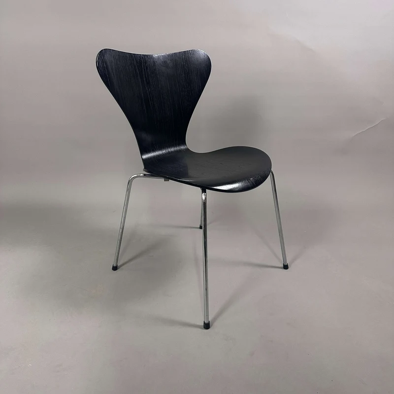 Fritz Hansen Serie 7 Stapelstuhl Holz schwarz lasiert (neuwertig)