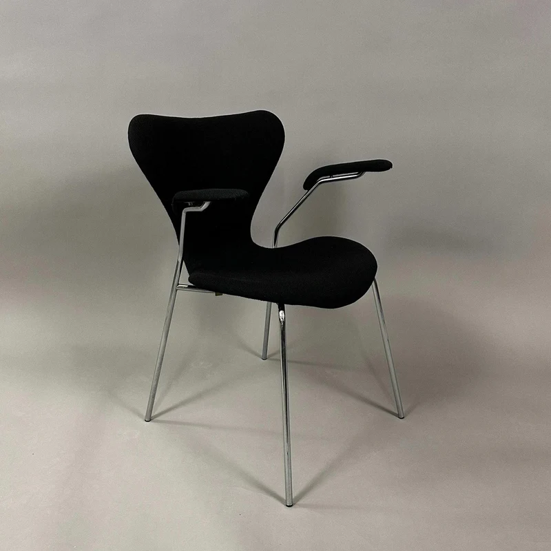 Fritz Hansen Serie 7 Stuhl gepolstert schwarz
