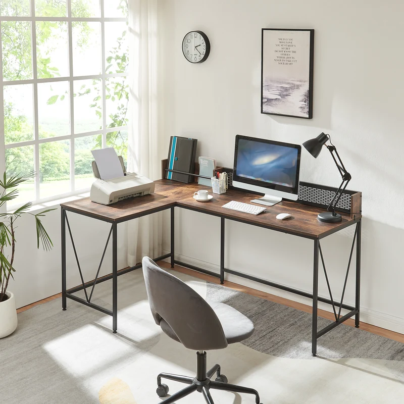 Schreibtisch Frelvepirg mit Rückwand L-förmig 165x110x75 cm Walnussoptik [en.casa]