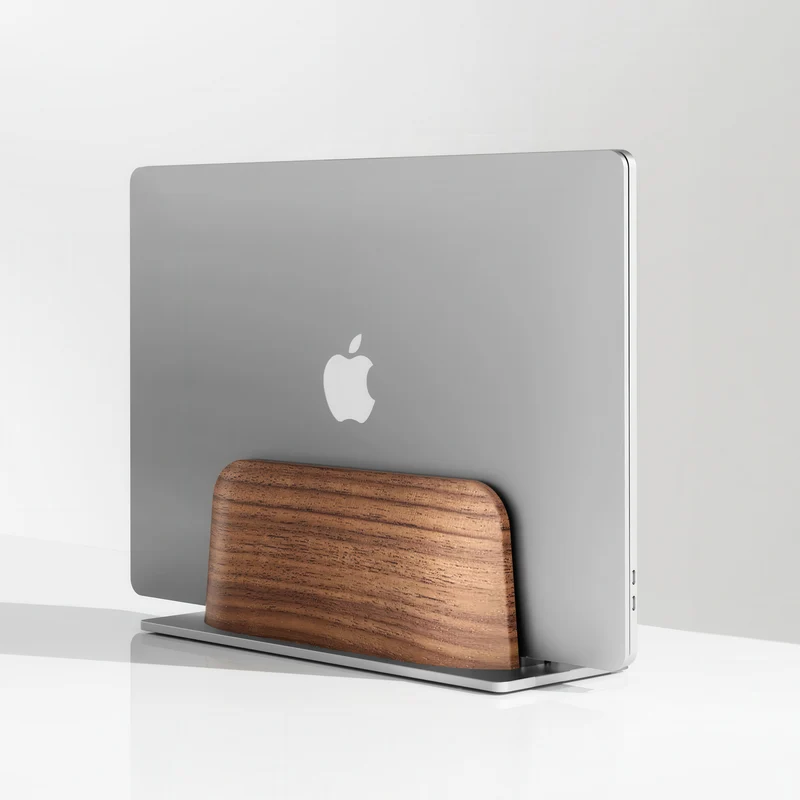Vertikaler Laptop-Halter aus Holz