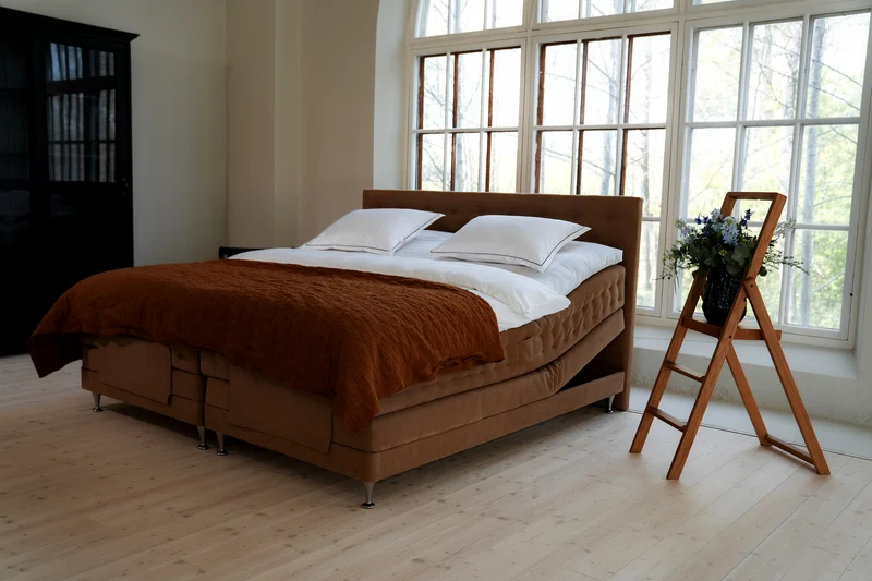 Lotus Bett